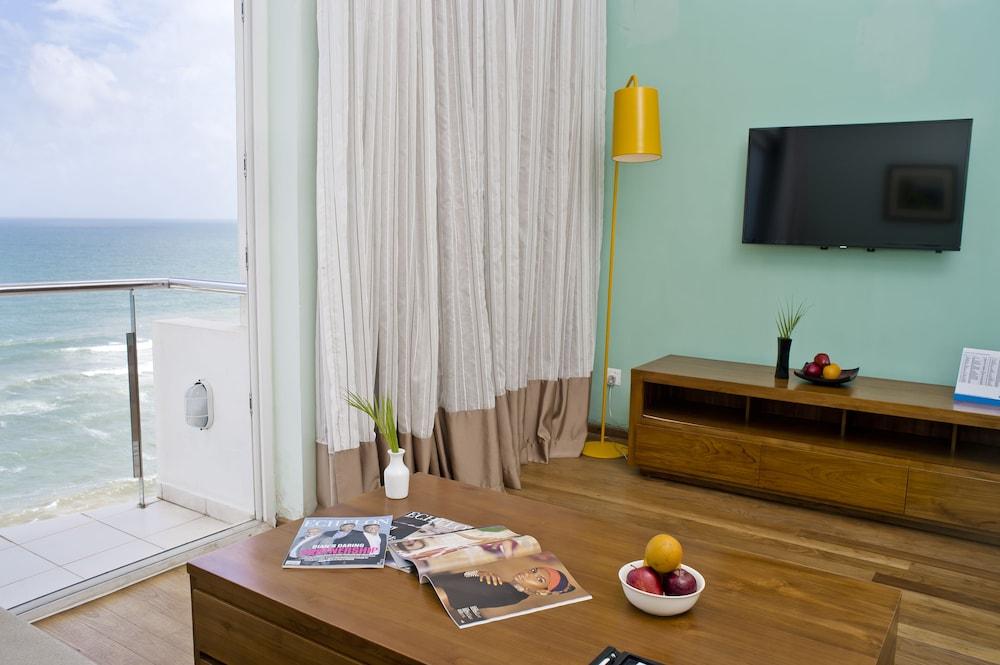 Ocean Edge Suites & Hotel Colombo Buitenkant foto