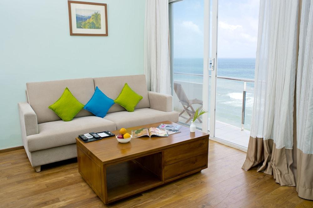 Ocean Edge Suites & Hotel Colombo Buitenkant foto