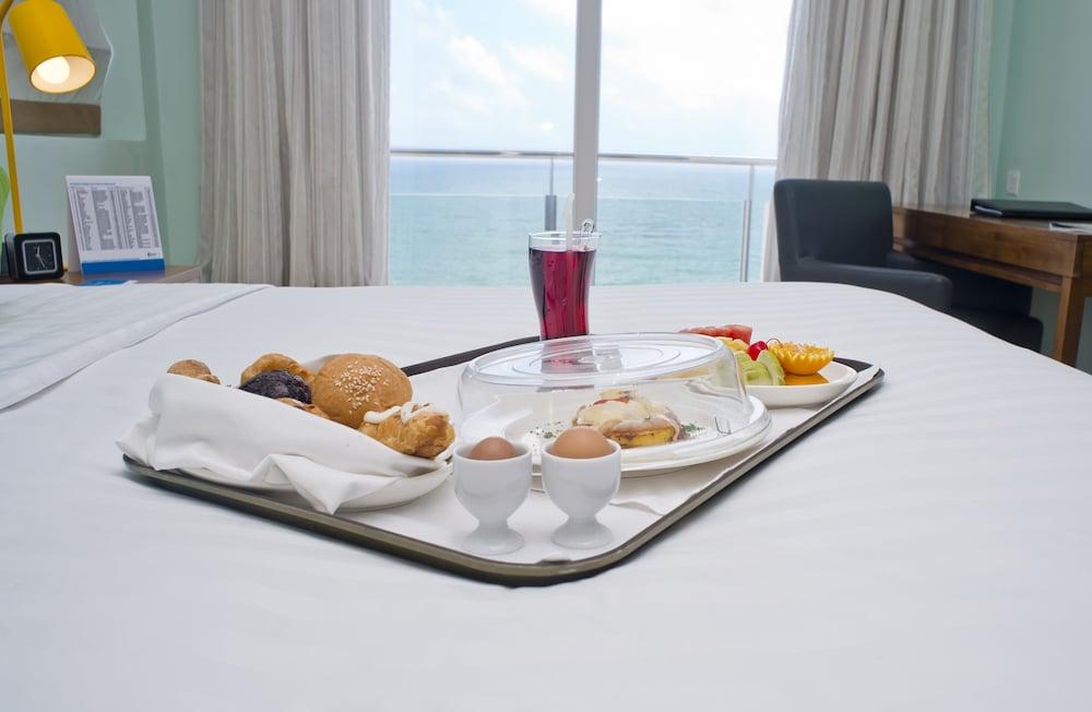 Ocean Edge Suites & Hotel Colombo Buitenkant foto