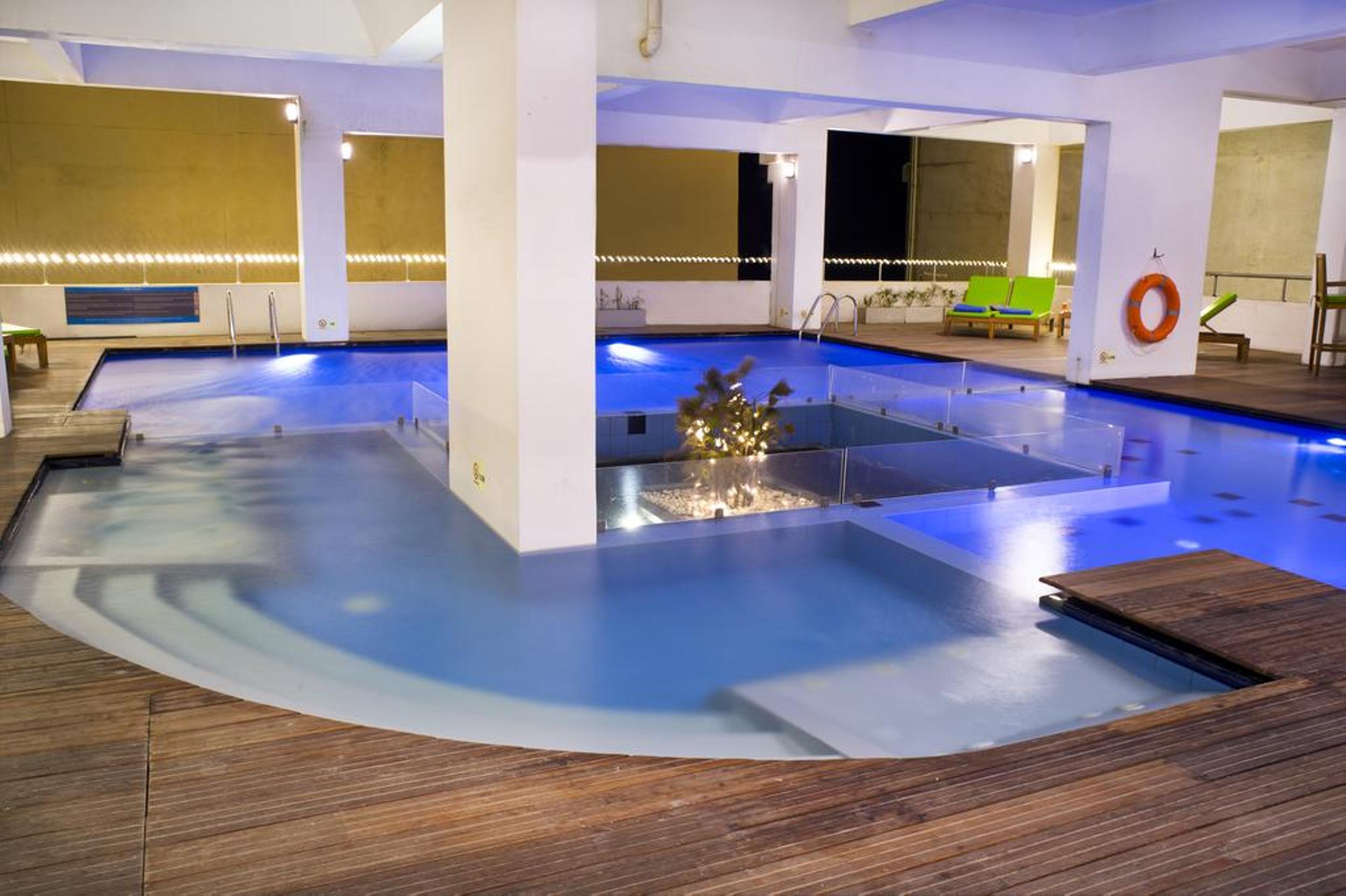 Ocean Edge Suites & Hotel Colombo Buitenkant foto