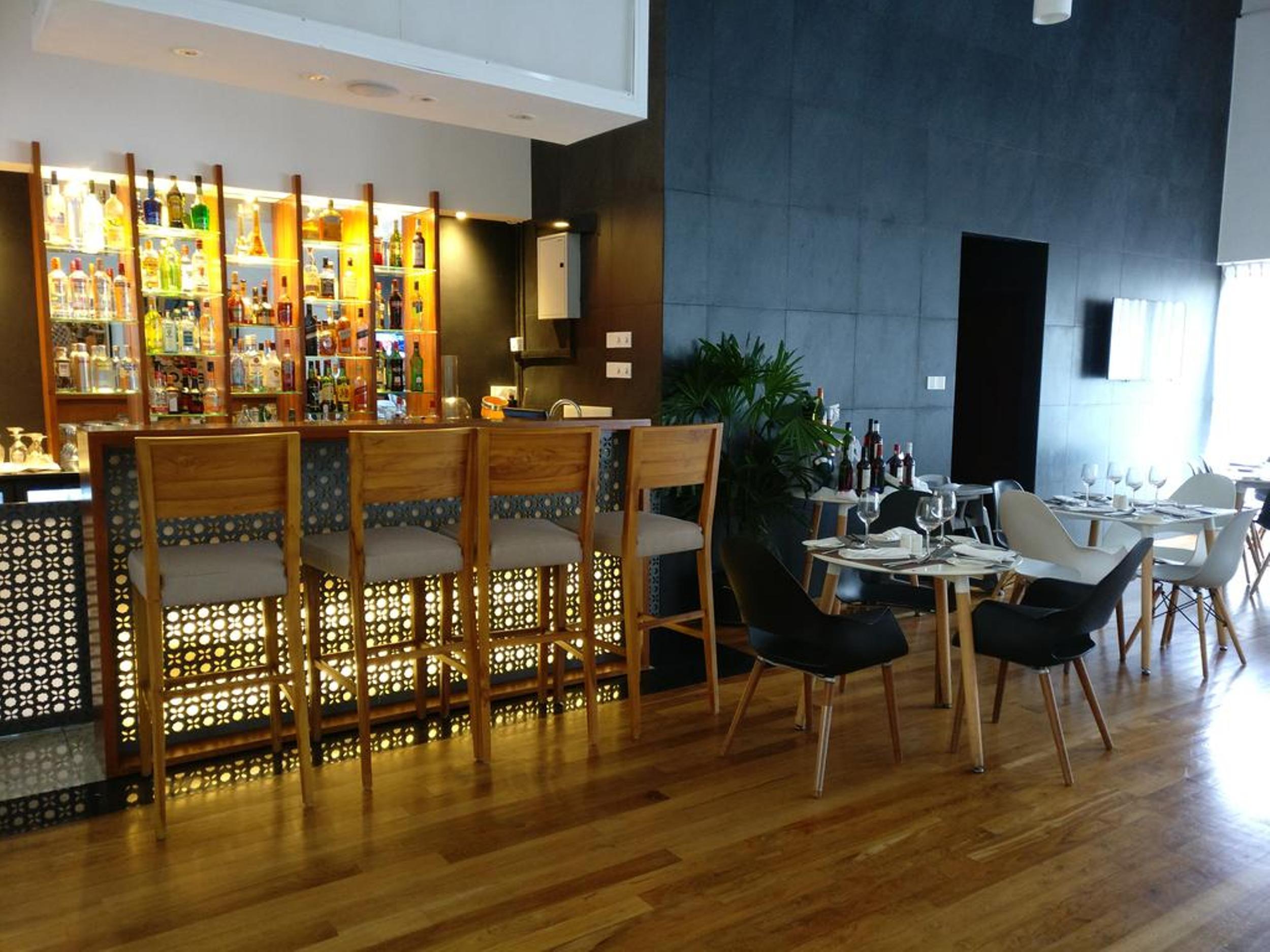 Ocean Edge Suites & Hotel Colombo Buitenkant foto