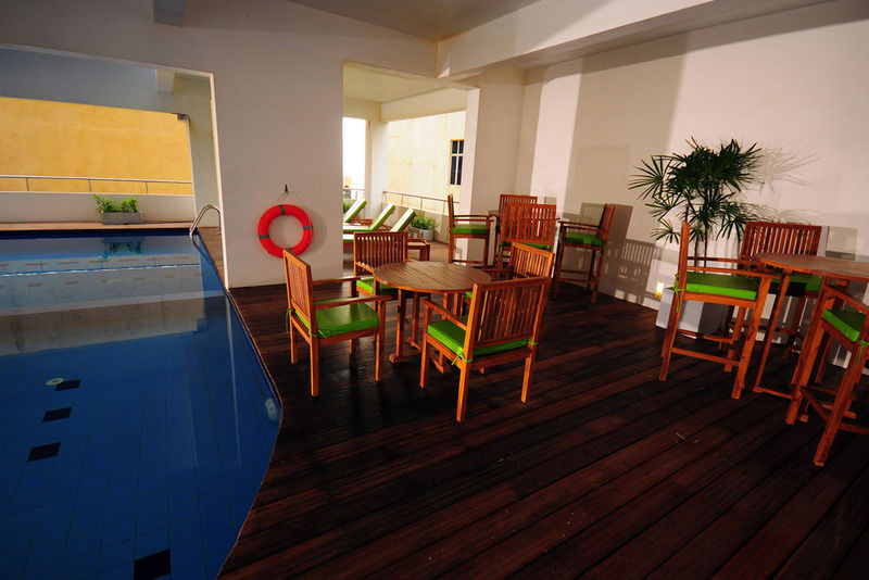 Ocean Edge Suites & Hotel Colombo Buitenkant foto