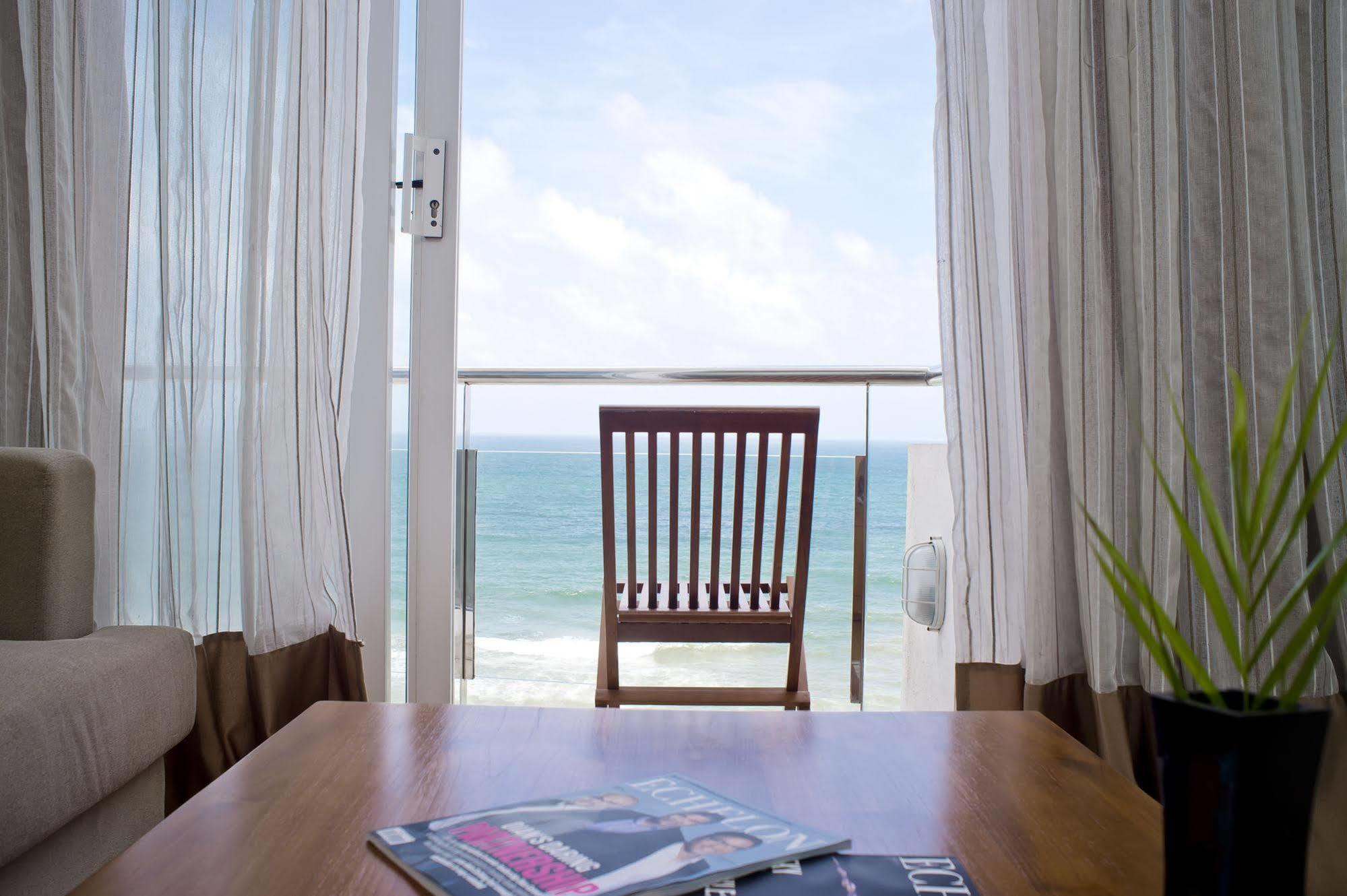 Ocean Edge Suites & Hotel Colombo Buitenkant foto