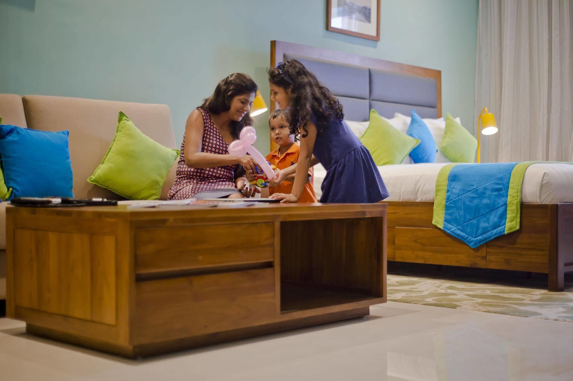 Ocean Edge Suites & Hotel Colombo Buitenkant foto