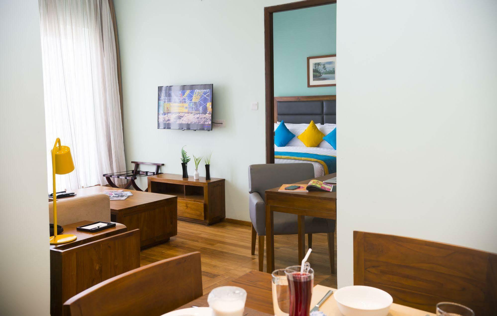 Ocean Edge Suites & Hotel Colombo Buitenkant foto